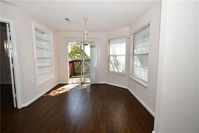 Building Photo - 607 Cypress Pointe St