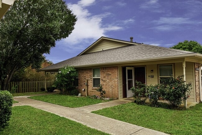 Building Photo - 417 E Main St