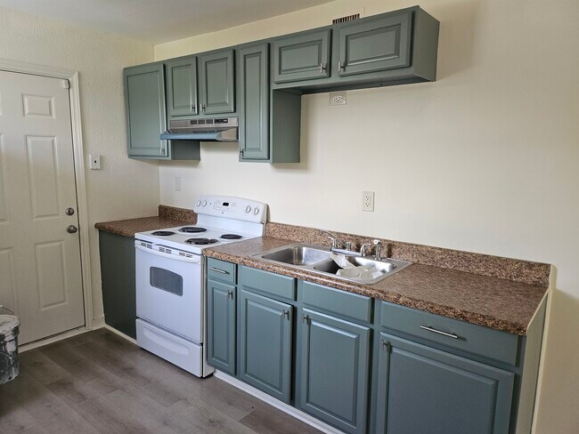 Building Photo - 2119 Mount Herman St