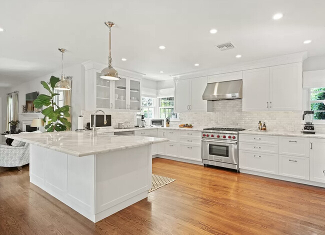 Building Photo - 13014 Brentwood Terrace