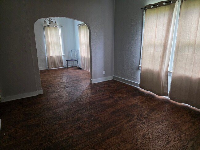 Foto del edificio - 3-Bedroom, 1-Bathroom Home with Basement – $1,350/Month - Accepting Section 8