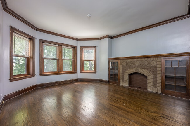 Building Photo - 4018 N Maplewood Ave