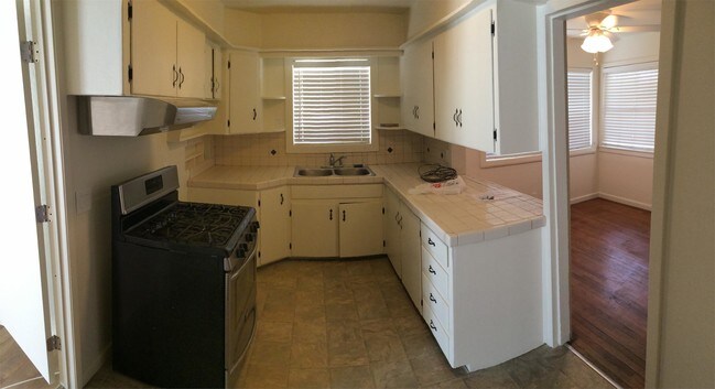 Building Photo - 20718 S Valentine Ave