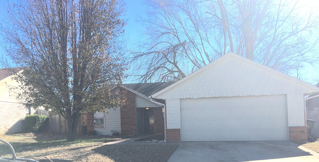Primary Photo - 612 Black Hawk Dr