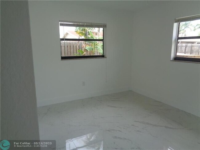 Building Photo - 9661 Sunset Strip