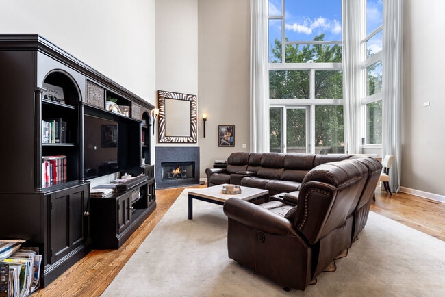 Foto del edificio - 2424 N Ashland Ave