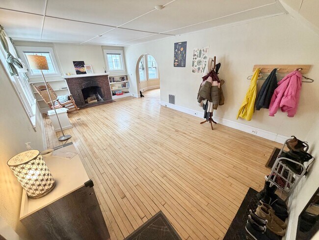 Building Photo - 281 S Winooski Ave