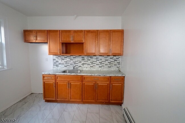 Building Photo - 176 Shephard Ave