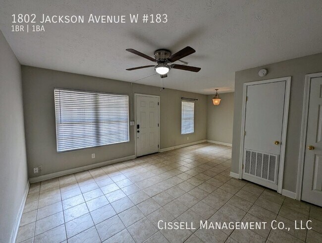 Foto del edificio - 1802 Jackson Ave W