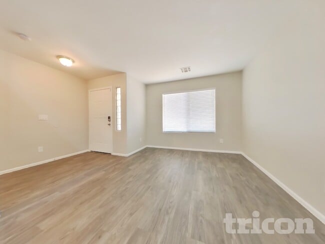 Foto del edificio - 23634 W Tamarisk Ave