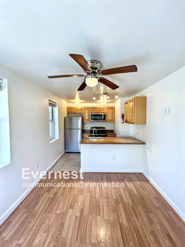 Foto del edificio - 3100 E Marshall St