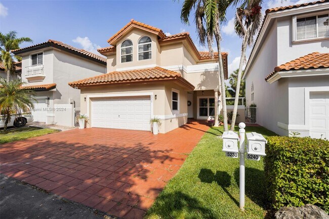 Foto del edificio - 5230 NW 104th Ct