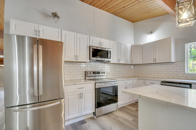 Kitchen pic 3 - 17136 WA-410