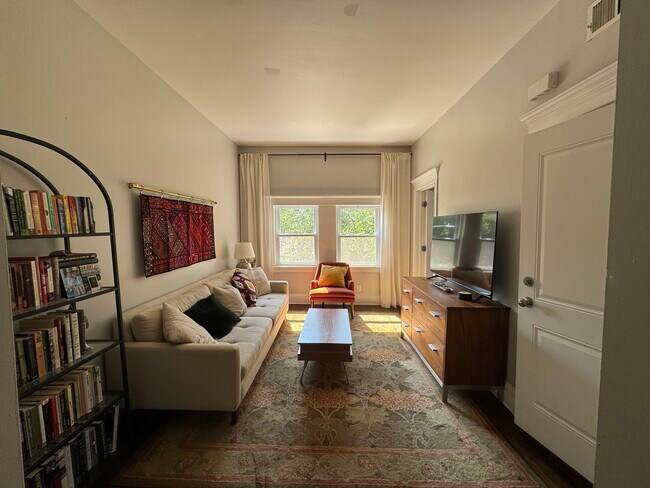 Foto del edificio - 1701 N Maplewood Ave