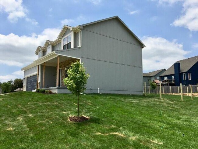 Building Photo - 2830 N 99th Terrace