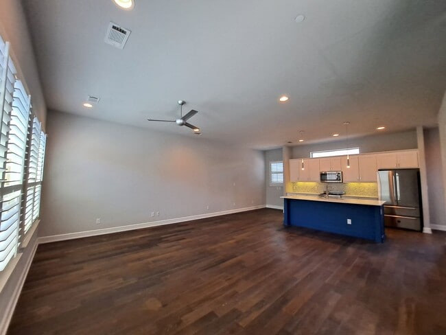 Foto del edificio - 2 Bed 2.5 Bath Condo in Dallas