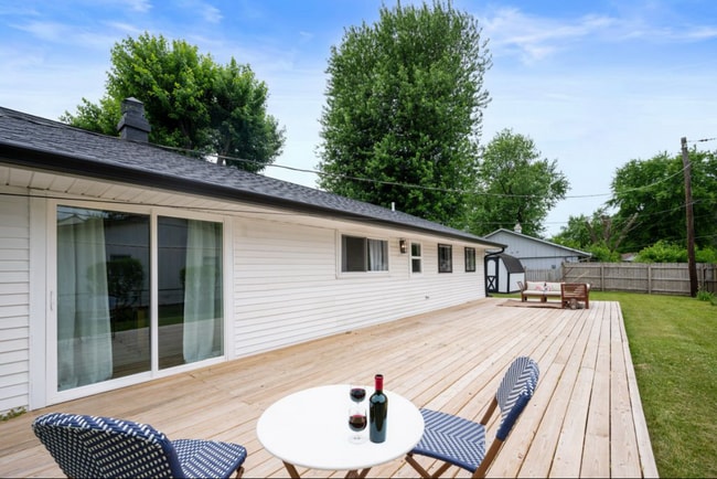 Building Photo - 3864 Esquire Ct