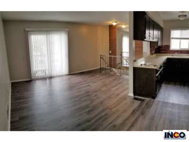 Foto del edificio - 3351 S Field St