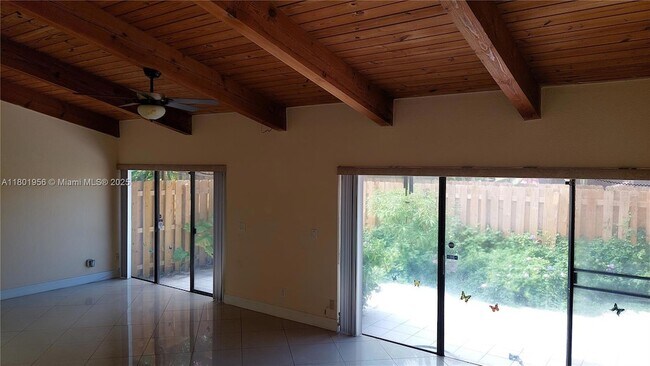 Foto del edificio - 2675 Parkview Dr S