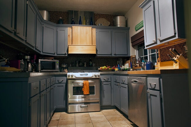 Building Photo - 825 Elati St