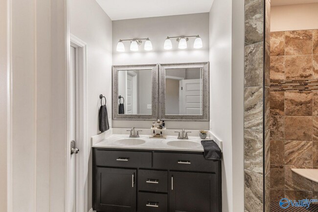 Foto del edificio - 15695 Landview Ln