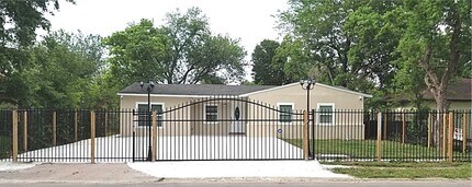 Building Photo - 5631 Belarbor St