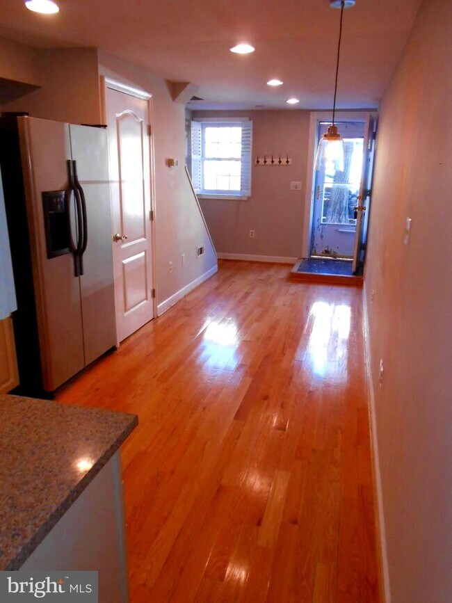 Foto del edificio - 1823 Aliceanna St