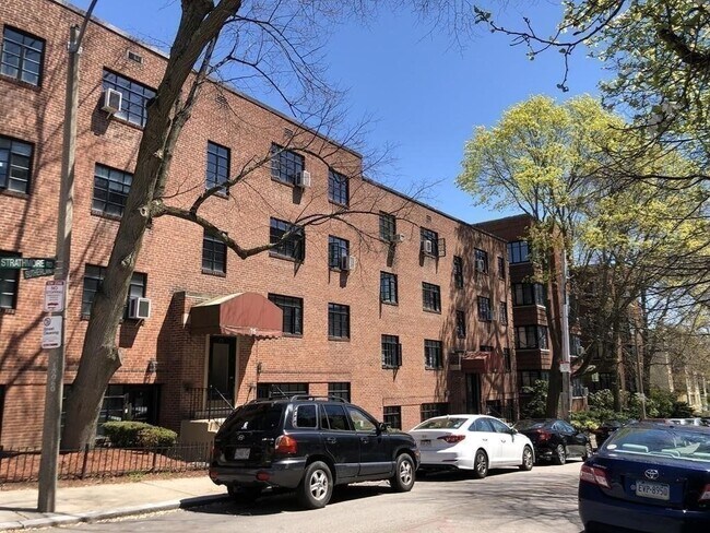 Building Photo - 75 Strathmore Rd