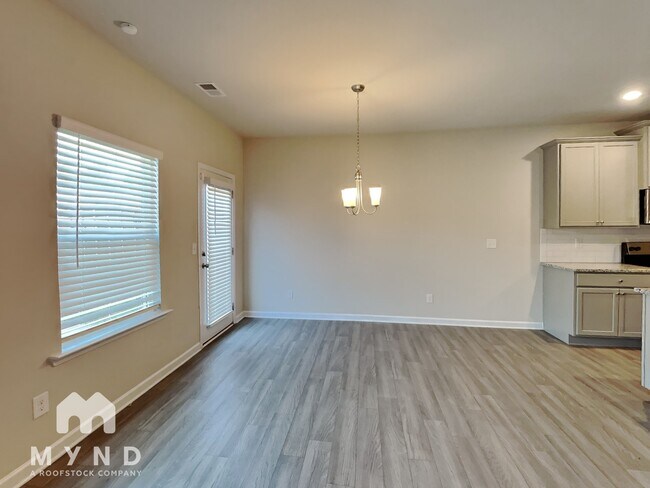 Foto del edificio - 4949 Lower Elm St