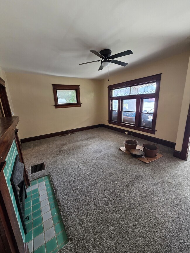 Foto del edificio - 1424 W 8th St