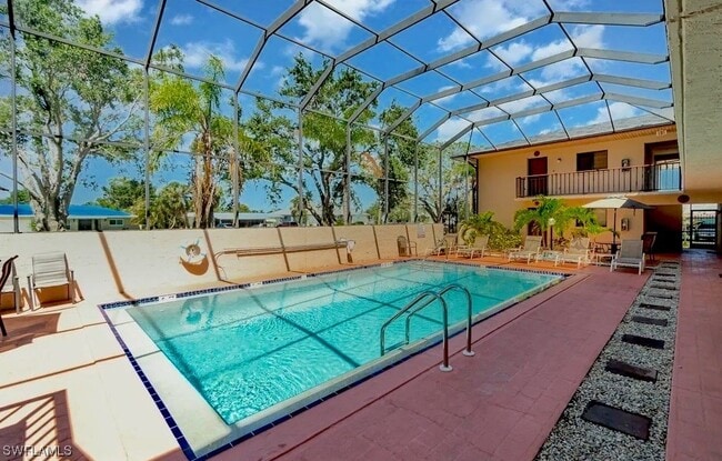 Foto del edificio - 5255 Coronado Pkwy