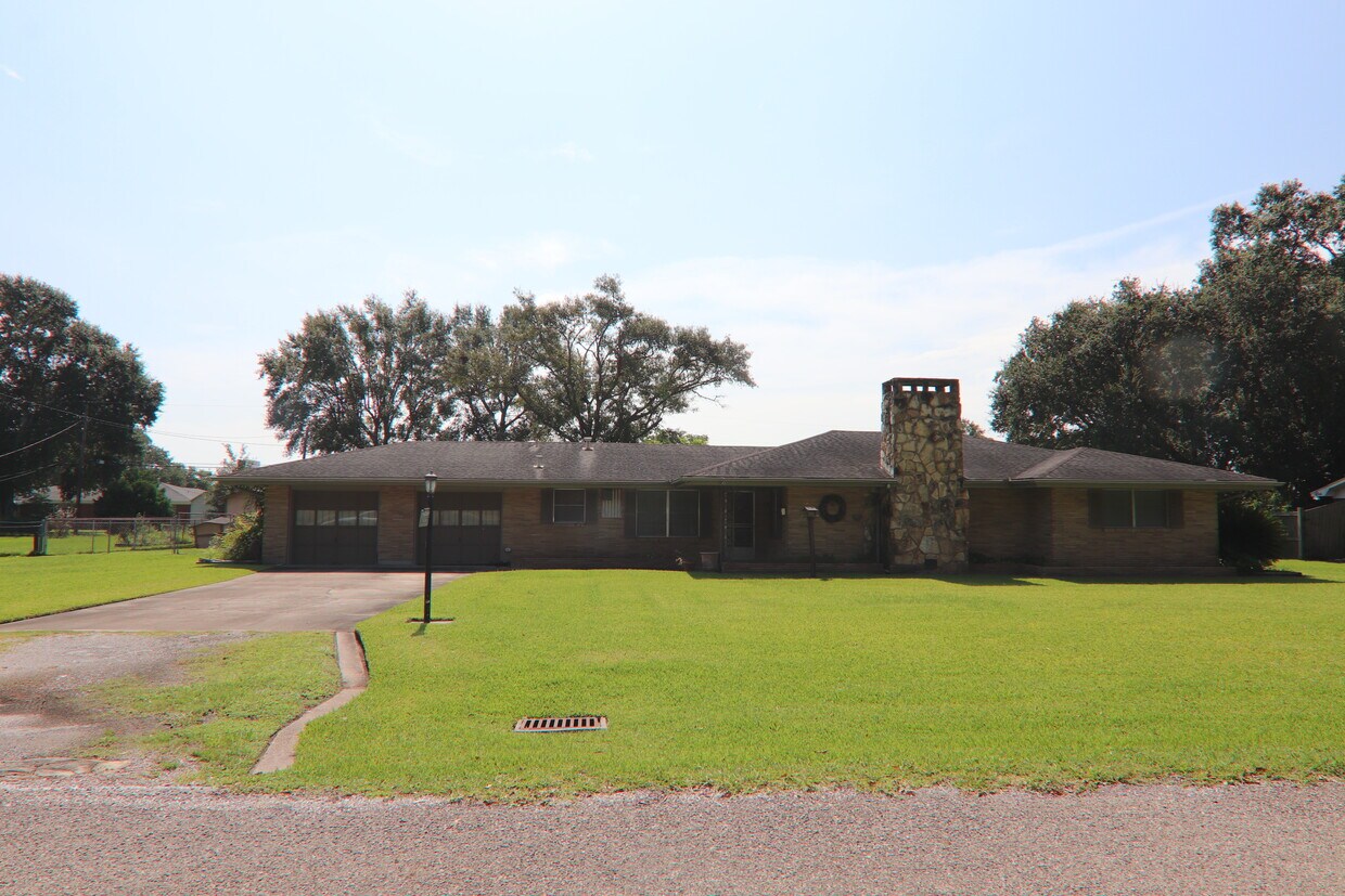 Primary Photo - 2425 Grand Blvd