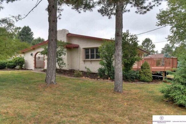 Building Photo - 4 bedroom in Omaha NE 68152-0000