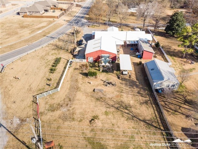 Building Photo - 2175 N Stone Chapel Ln