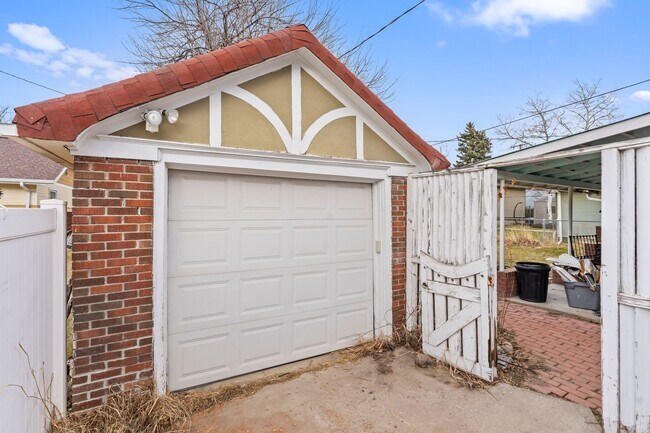 Foto del edificio - Storybook Home, 4-Bedroom, 2-Bathroom