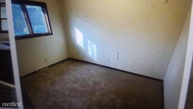 Building Photo - 1 br, 1 bath House - 105 Silver St W