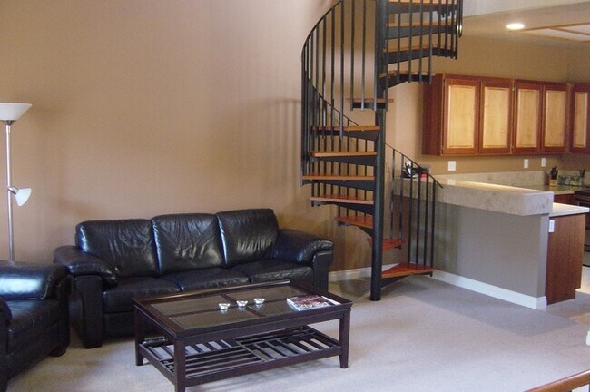 Building Photo - Beautiful Updated La Jolla Condo