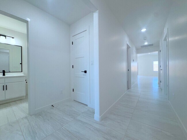 Foto del edificio - East El Paso 3bed/2bath Refrig A/C New Home!