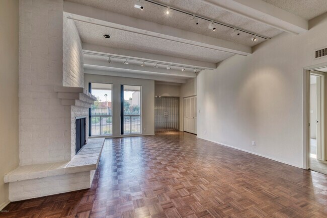 Foto del edificio - 7145 E McDonald Dr