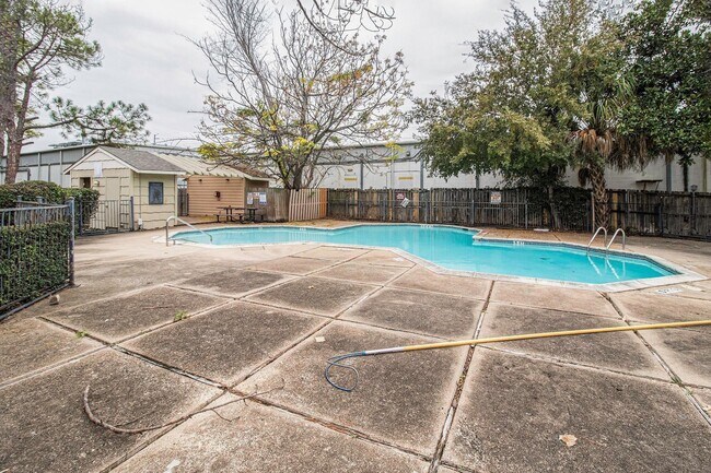 Foto del edificio - 8201 Richmond Ave.