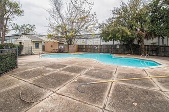 Building Photo - 8201 Richmond Ave.