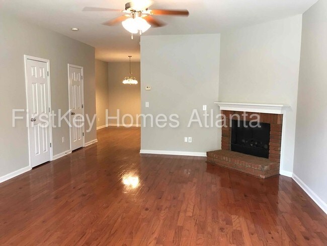 Building Photo - 10144 Benton Woods Dr