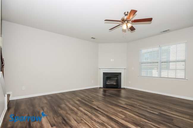 Building Photo - 190 Cromwell Drive N