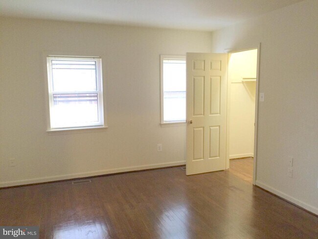 Building Photo - 2315 9th St S