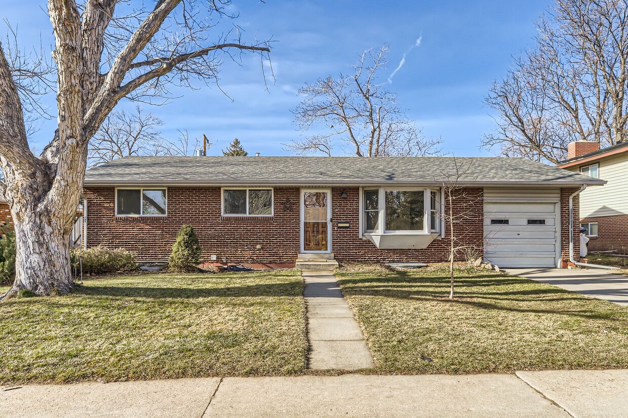 Primary Photo - Updated, Charming Old North Boulder 5 bed,...