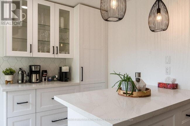 Building Photo - 7 Trent Ave