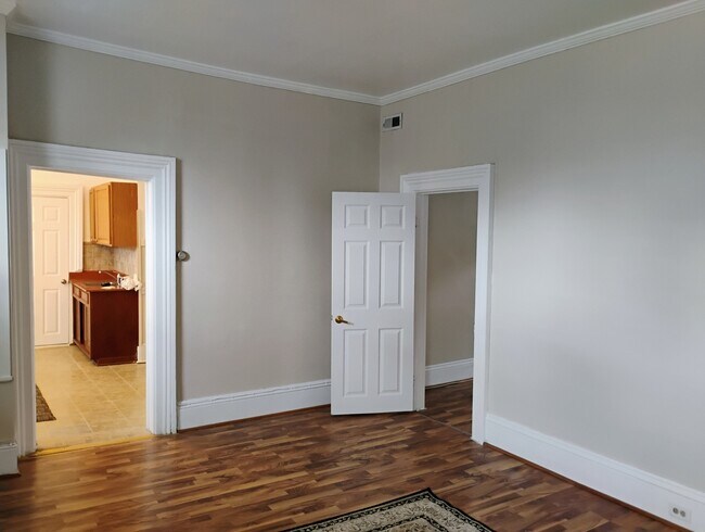 Foto del edificio - 903 Ridge Rd