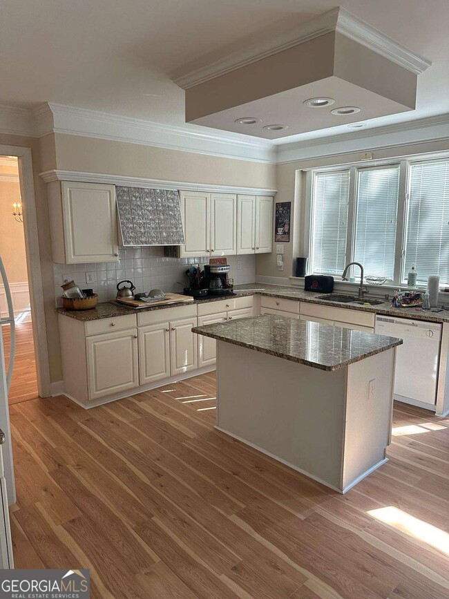 Foto del edificio - 2323 Briarleigh Way