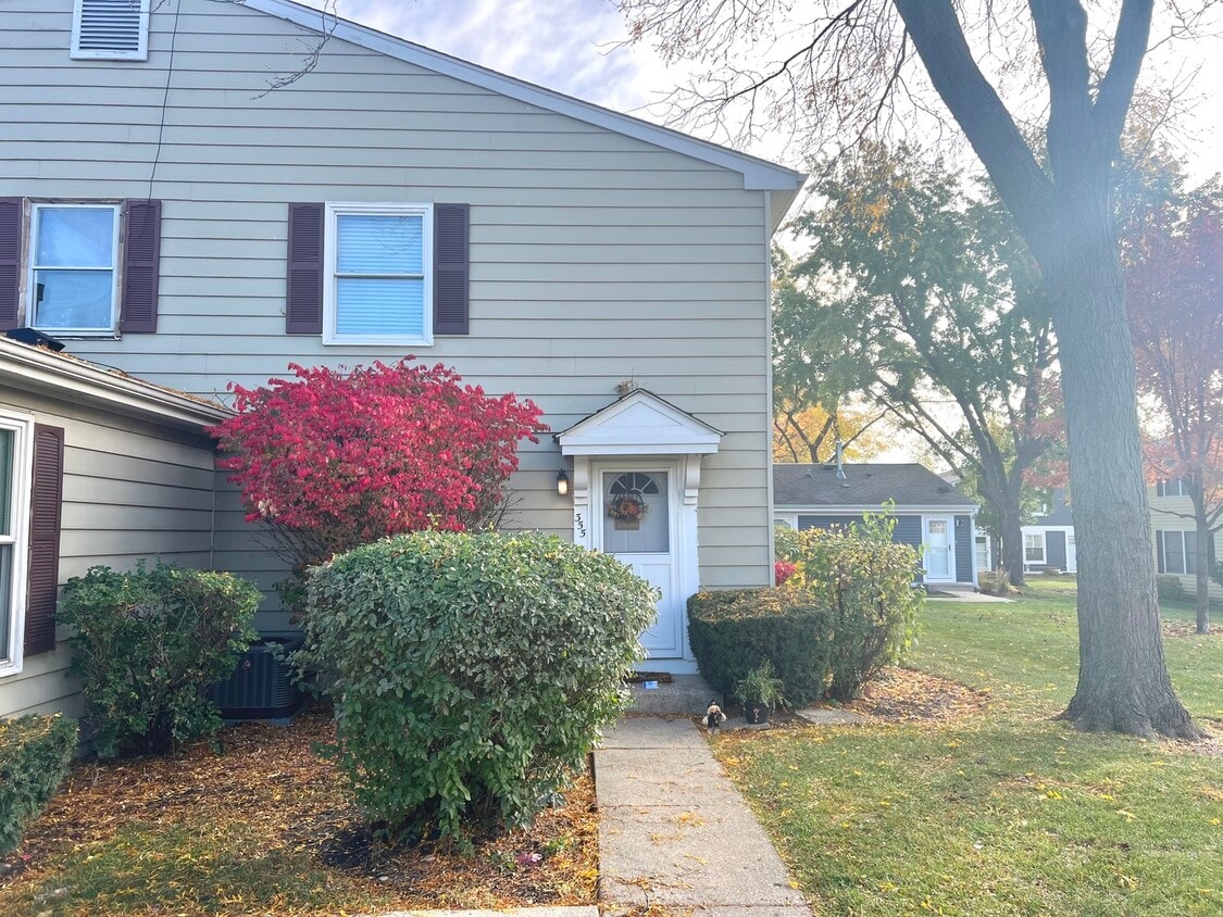 Primary Photo - 355 Farmington Ln