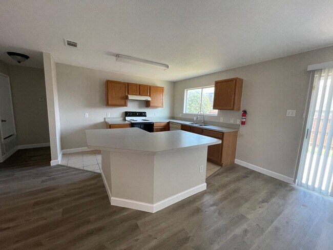 Building Photo - 531 Cantebury Park Ln